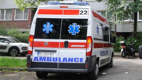 DVE BEBE ISPALE IZ KOLICA: Prevezene hitno u Urgentni centar