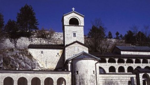 ОДГОВОРНОСТ ПРЕБАЦУЈУ НА МИТРОПОЛИЈУ: Званична Црна Гора тражи да СПЦ предложи да ли ће устоличењу Јоаникија присуствовати верници
