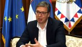 HRISTOS VASKRSE: Predsednik Vučić čestitao praznik vaskrsenja Hristovog (FOTO)