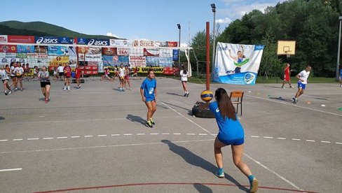 BESPLATAN ODBOJKAŠKI KAMP: Program za sportiste na Voždovcu BESPLATAN ODBOJKAŠKI KAMP: Program za sportiste na Voždovcu