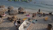 НЕЗАДОВОЉСТВО НА ОМИЉЕНОМ ЛЕТОВАЛИШТУ СРБА КЉУЧА: Нова правила на плажама нико не поштује, људи губе стрпљење