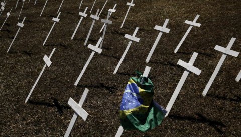 СКОРО СЕДАМ И ПО МИЛИОНА ОБОЛЕЛИХ: Корона меље Бразил, од почетка пандемије умрло скоро 190 хиљада људи