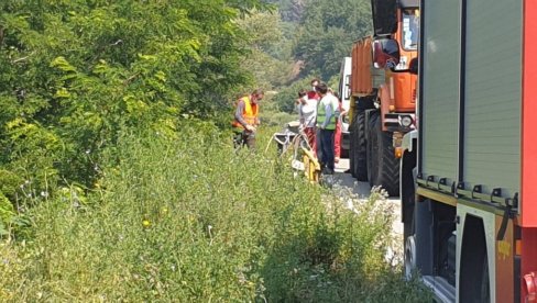 PRVI SNIMCI SA MESTA NESREĆE KOD PRIJEPOLJA: Auto sleteo u Lim, otac i sin se spasli, nastavljena potraga za devojčicom (11)