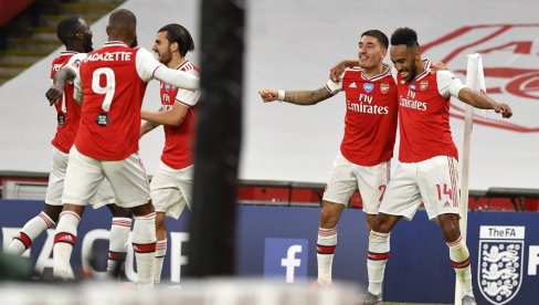 IZNENAĐENJE U FA KUPU: Obamejang srušio Siti i poslao Arsenal u finale