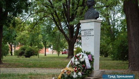 АЛЕЈА ЗАСЛУЖНИХ ЗРЕЊАНИНАЦА: Oлимпијци положили цвеће на спомен-бисту Ференца Кемења (ФОТО)