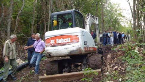 KONAČNO POTEKLA VODA ZA PIĆE: Na Glasinačpm polju se vekovima umivali rosom