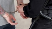 ЗАПЛЕЊЕНО СЕДАМ КИЛОГРАМА ХАШИША: Ухапшене три особе током примопредаје дроге