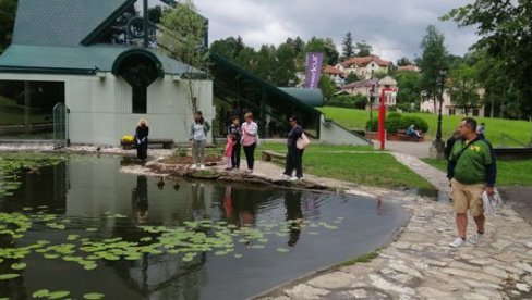 ПРКОСЕ КОРОНИ: У овом месту у Србији, и поред ванредне ситуације, минулог викенда боравило 8.000 гостију