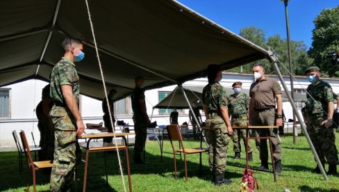 МИНИСТАР ОДБРАНЕ: Подофицири су кичма војске и она жели да улаже у њих