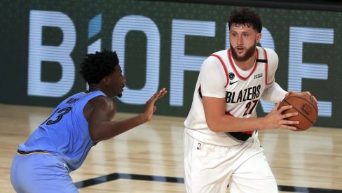 SVI DOŽIVE SREĆU, SAMO JE NE ZNAJU PREPOZNATI: Jusuf Nurkić se oprostio od Mustafe Nadarevića (FOTO)