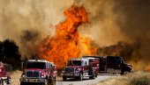 ВАТРЕНА СТИХИЈА БЕСНИ У САД: Више од 100 ватрогасаца гаси шумски пожар у Јути