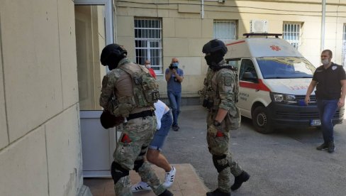 АКЦИЈА ТРАГ У ТРЕБИЊУ И ФОЧИ: Претреси на више локација, откривена група која се бави шверцом дроге (ФОТО) АКЦИЈА ТРАГ У ТРЕБИЊУ И ФОЧИ: Претреси на више локација, откривена група која се бави шверцом дроге (ФОТО)