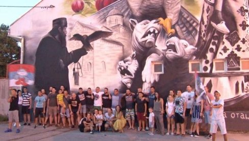 MURAL U OBRENOVCU: Majka otadžbina na Sokolskom domu mladi umetnik ovekovečio pesmu Vilu sa Košara