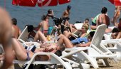 SRBI POHRLILI NA KUPALIŠTA: Plaže na jezerima krcate, ipak postoji jedna velika opasnost