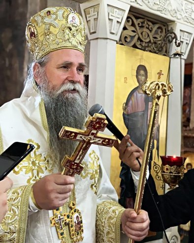 АПЕЛУЈЕМО НА МЛАДЕ ДА СЕ КЛОНЕ КРИМИНАЛА Митрополија црногорско-приморска се хитно огласила о таласу насиља у Црној Гори АПЕЛУЈЕМО НА МЛАДЕ ДА СЕ КЛОНЕ КРИМИНАЛА Митрополија црногорско-приморска се хитно огласила о таласу насиља у Црној Гори