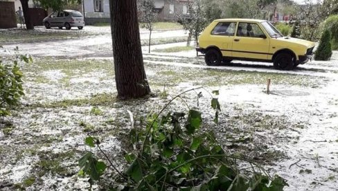 UPOZORENJE RHMZ: Nevreme stiglo u Srbiju, kod Odžaka i Sombora već pada grad, moguće je i IZLIVANJE REKA