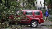 URAGAN ISAJA VEĆ ODNOSI ŽRTVE: Tropska oluja pogodila obalu Amerike, poginulo najmanje šest ljudi