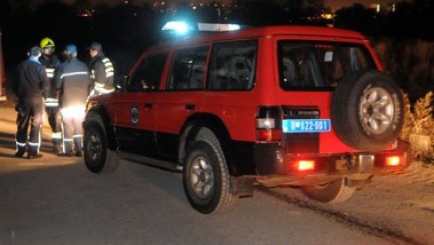 TEŽAK UDES U BULEVARU OSLOBOĐENJA: Auto udario u banderu i zapalio se, vozač poginuo, saobraćaj blokiran (FOTO)