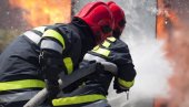 ГОРИ ЗГРАДА ПКС ЛАТЕКС: Пожар у Чачку, ватрогасци на лицу места