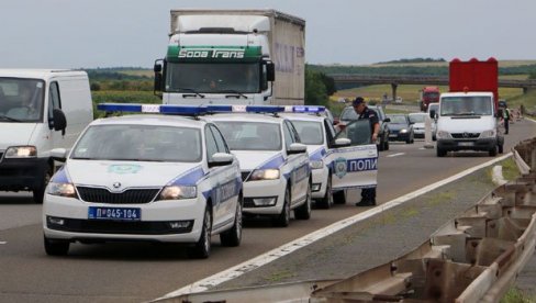 SAOBRAĆAJNA NESREĆA NA AUTO-PUTU: Sudara dva vozila, četvoro povređeno kod Mokroluškog brda