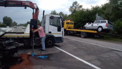 JOŠ JEDNA ŽRTVA JEZIVE NESREĆE: Posle suvozača, preminuo i vozač iz smrskanog automobila!