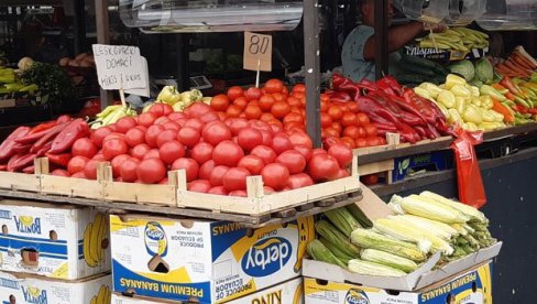 KRPMPIR, LUK I KUPUS SKUPLJI ZA 20 ODSTO: Na gradskim pijacama više cena voća i povrća