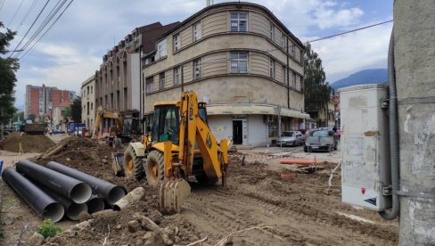 JOŠ JEDNA NESREĆA NA GRADILIŠTU: Na radnika (19) se obrušila zemlja, hitno prevezen u KC Niš (FOTO)