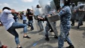HAOS U BEJRUTU: Demonstranti jurišaju na zgradu Parlamenta, policija ispalila suzavac (VIDEO)