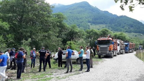 BLOKADOM ŠTITE PUT: Meštani sela Kuti kod Andrijevice, ponovo u akciji