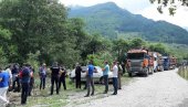 BLOKADOM ŠTITE PUT: Meštani sela Kuti kod Andrijevice, ponovo u akciji