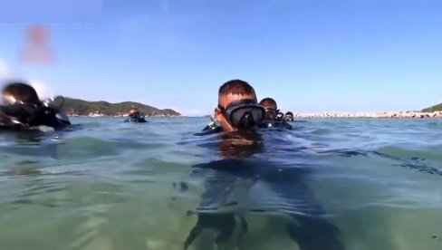 OVO SU KINESKI KOMANDOSI: Objavljeni neviđeni snimci borbe i naoružanja Mračnog zmaja (VIDEO)