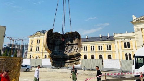 DELOVI POSTAMENTA SPOMENIKA STEFANU NEMANJI STIGLI U BEOGRAD: Počinje postavljanje monumentalnog dela koje će krasiti prestonicu (FOTO)