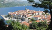 СРПСКИ КОНОБАРИ И КУВАРИ СПАСАВАЈУ СЕЗОНУ: Туристи долазе на Хрватско приморје, ево које су цене дочекале госте