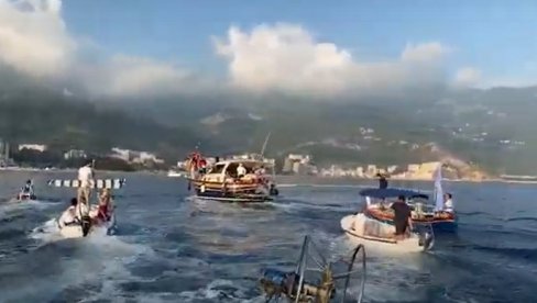 VELIKA LITIJA NA MORU: Budva brani svetinje čamcima i barkama, na čelu nepregledne kolone Bato Carević (VIDEO)
