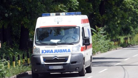 САОБРАЋАЈКА КОД ЖЕЛЕЗНИКА: Сударили се аутобус и камион, Хитна помоћ превезла троје људи на ВМА