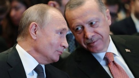NEMA ČEGA NEMA, PA ČAK I PTIČJEG MLEKA: Pogledajte šta se sve nalazi na trpezi koju je Putin spremio Erdoganu (FOTO)