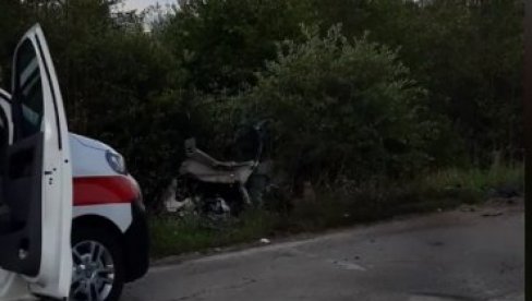 JEZIVE SCENE NESREĆE KOD MRKONJIĆ GRADA: Prvi snimci sa mesta udesa, u kom je stradala cela porodica (VIDEO)