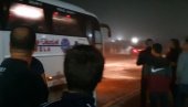 ZAOŠTRILA SE SITUACIJA ZBOG MIGRANATA: Narod u Velikoj Kladuši patrolira celu noć, proveravaju sve autobuse (VIDEO)