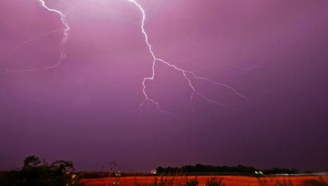НЕБО ЋЕ СЕ СРУЧИТИ НА СРПСКУ ПРЕСТОНИЦУ: Ево у колико сати олуја стиже у Београд