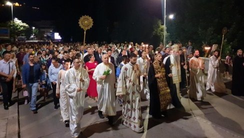 NI TREBINJE NE DA SVETINJE: U srcu Hercegovine, litijom su obeleženi slava grada i sabornog hrama