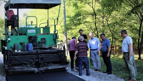 ОПШТИНА СОКАКЕ ЧУВА: Нови пут и све бољи услови у селу Филипа Вишњића