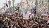 SPREMNI DA SPREČE NEREDE: Vojska obezbeđuje spomenike na protestu u Minsku