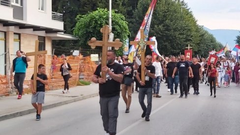 PRIVEDENI ZBOG PODRŠKE BERANCIMA: Ovo su humanitarci iz Beograda i Banjaluke koje je uhapsila crnogorska policija (FOTO)