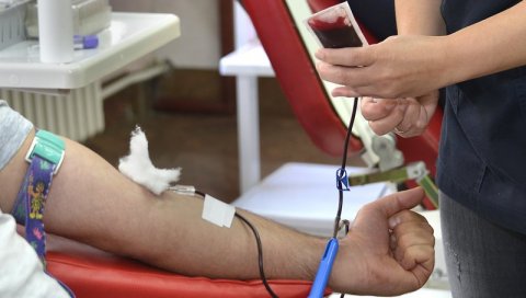 ИНСТИТУТ ЗА ТРАНСФУЗИЈУ: Давање крви могуће одмах након Фајзера, Модерне, Синофарма