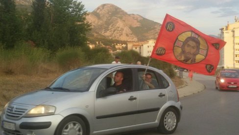 ODRŽANA AUTO-LITIJA OD SUTOMORA DO BARA I NAZAD: Zvuk sirena, trobojke i Ne damo svetinje! (FOTO)