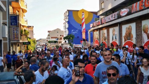 HILJADE BUDVANA POZDRAVILO CAREVIĆA I KOALICIJU “ZA BUDUĆNOST BUDVE” (FOTO/VIDEO)