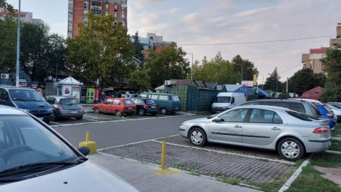 OVAKO NEŠTO SE NE VIĐA SVAKI DAN: Prodaje polovne automobile na - parkingu