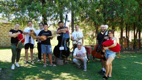 ZVUK GAJDI STIŽE DO TOKIJA: Uprkos koroni, čuvari muzičke tradicije okupili su se na etno-kampu u Sivcu