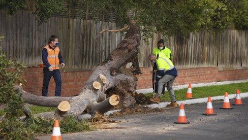 SNAŽNA OLUJA POGODILA MELBURN: Poginule tri osobe, među njima dečak (4), 50.000 domova bez struje