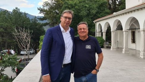 JEDINO VUČIĆ MOŽE DA GARANTUJE MIR U REGIONU Gradonačelnik LJubljane: Vlast se ne menja na ulici